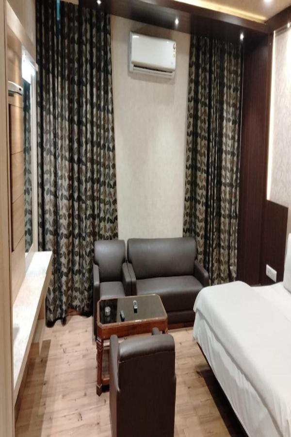 Hotel Park Regency Gorakhpur Esterno foto