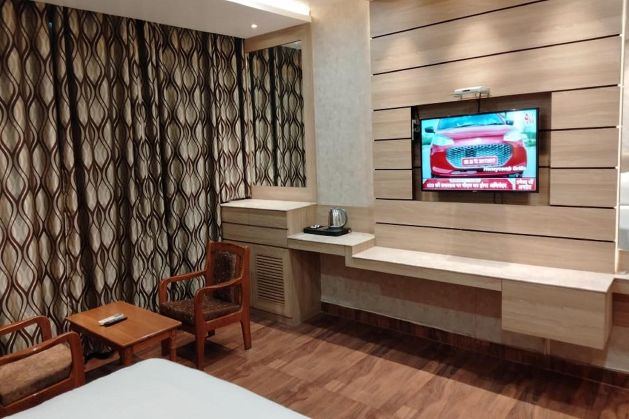 Hotel Park Regency Gorakhpur Esterno foto