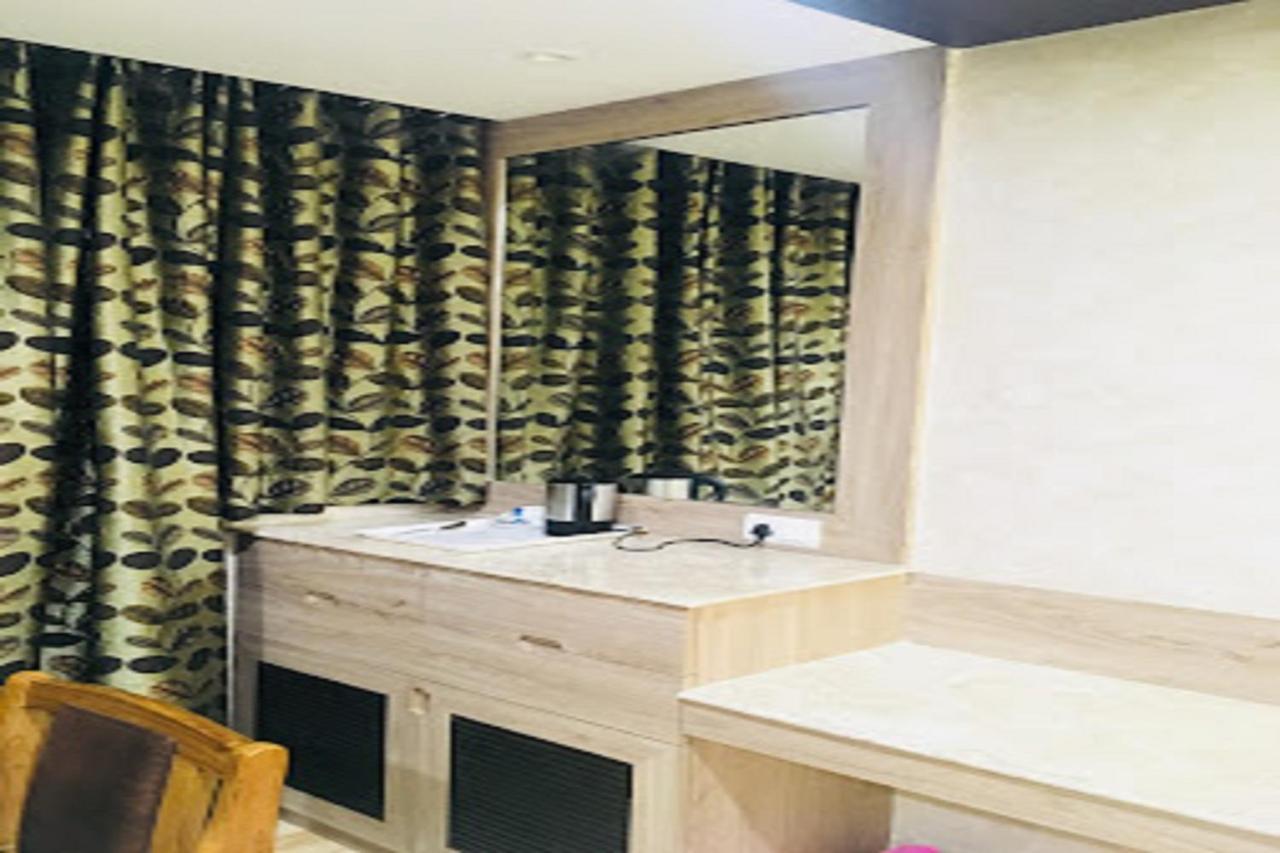 Hotel Park Regency Gorakhpur Esterno foto