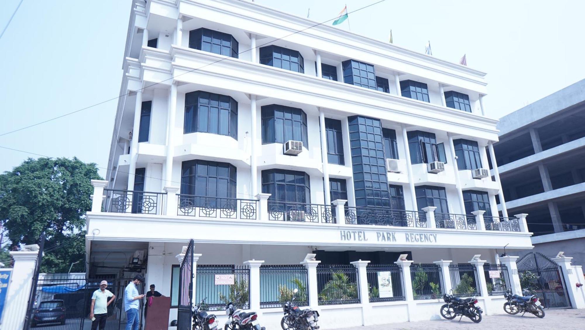 Hotel Park Regency Gorakhpur Esterno foto
